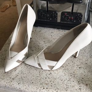 Jennifer Lopez White Pumps